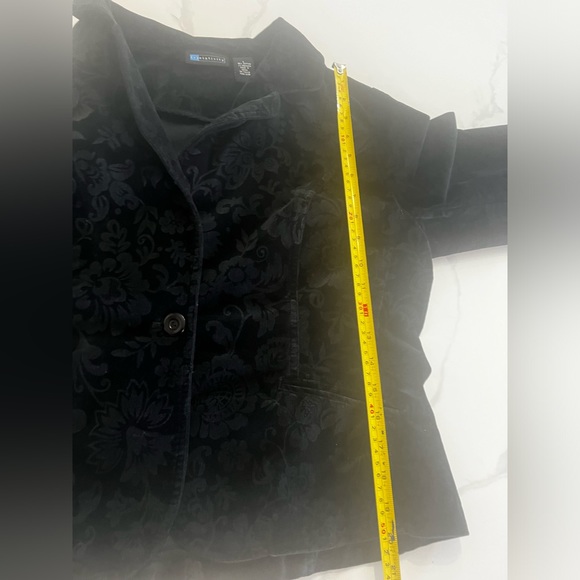Relativity womens long sleeve velvet button up black floral blazer, size L - Picture 8 of 8